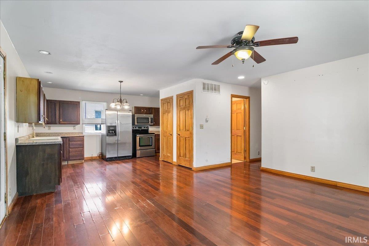 628 South Prince Street Princeton, IN 47670 - Photo 2 of 22