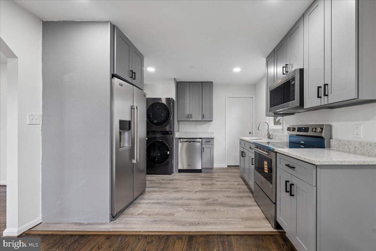 16206 Ashbox Road Brandywine, MD 20613 - Photo 5 of 20 Modern kitchen with sleek finishes.