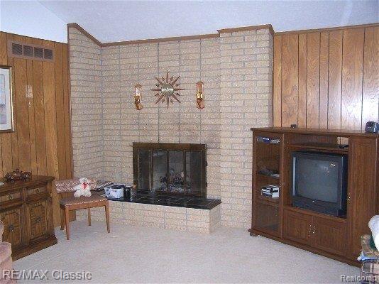 41931 Ridge Road East Novi, MI 48375 - Photo 3 of 10 Family Room