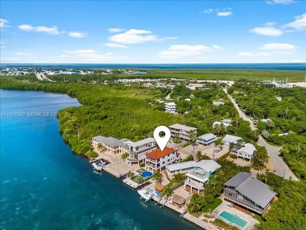 a picture of city view with lake view