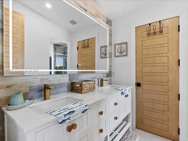 $7,500,000 | 239 Tavernier Drive, Tavernier, FL 33070