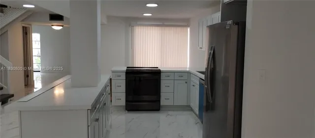 $429,900 | 9719 North New River Canal Road, Unit 308, Plantation, FL 33324