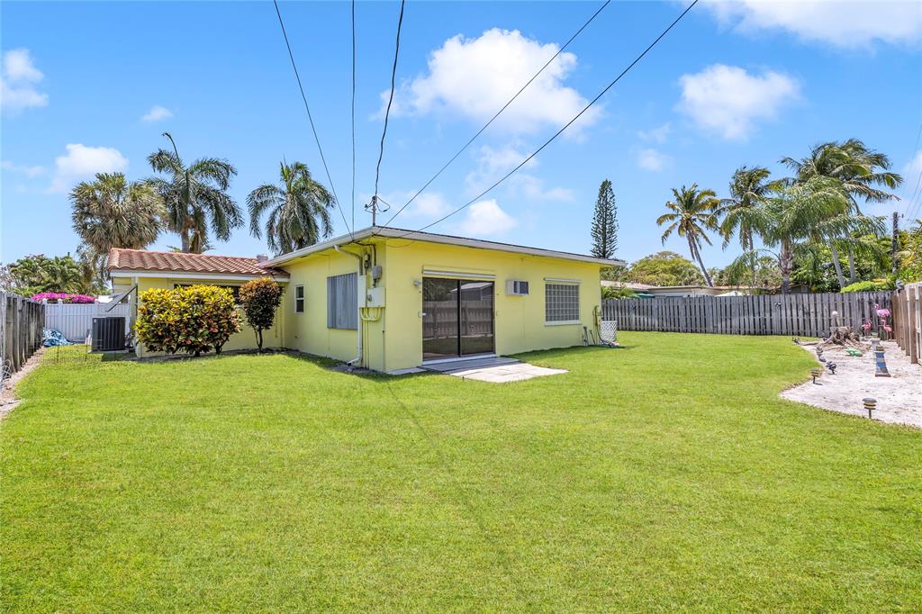 1961 Northeast 31st Street Lighthouse Point, FL 33064 - Photo 11 of 31 a view of a back yard of the house