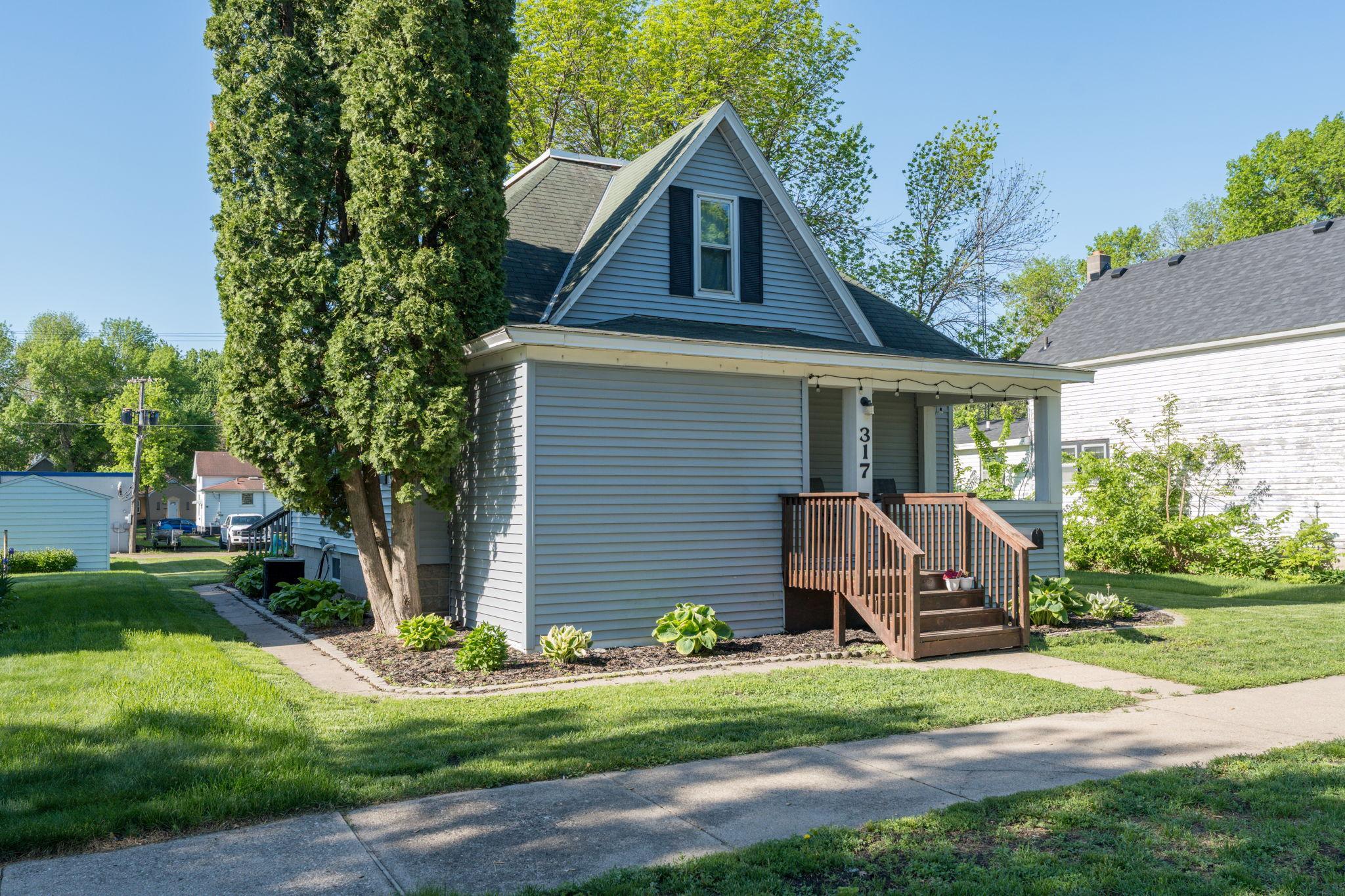 317 Walnut Street Southwest Sleepy Eye, MN 56085 - Photo 2 of 33