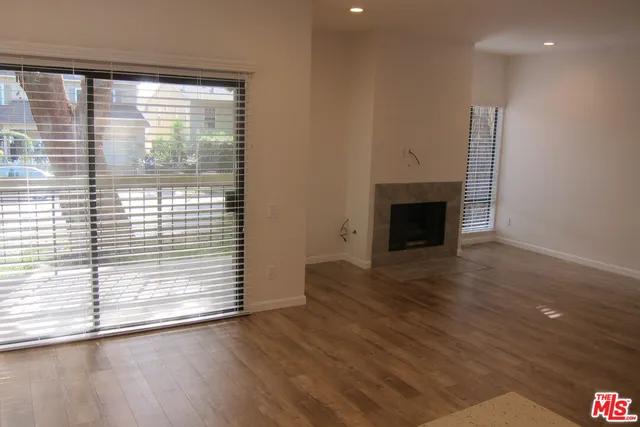 $4,395 | 2909 Arizona Avenue, Unit 16, Santa Monica, CA 90404