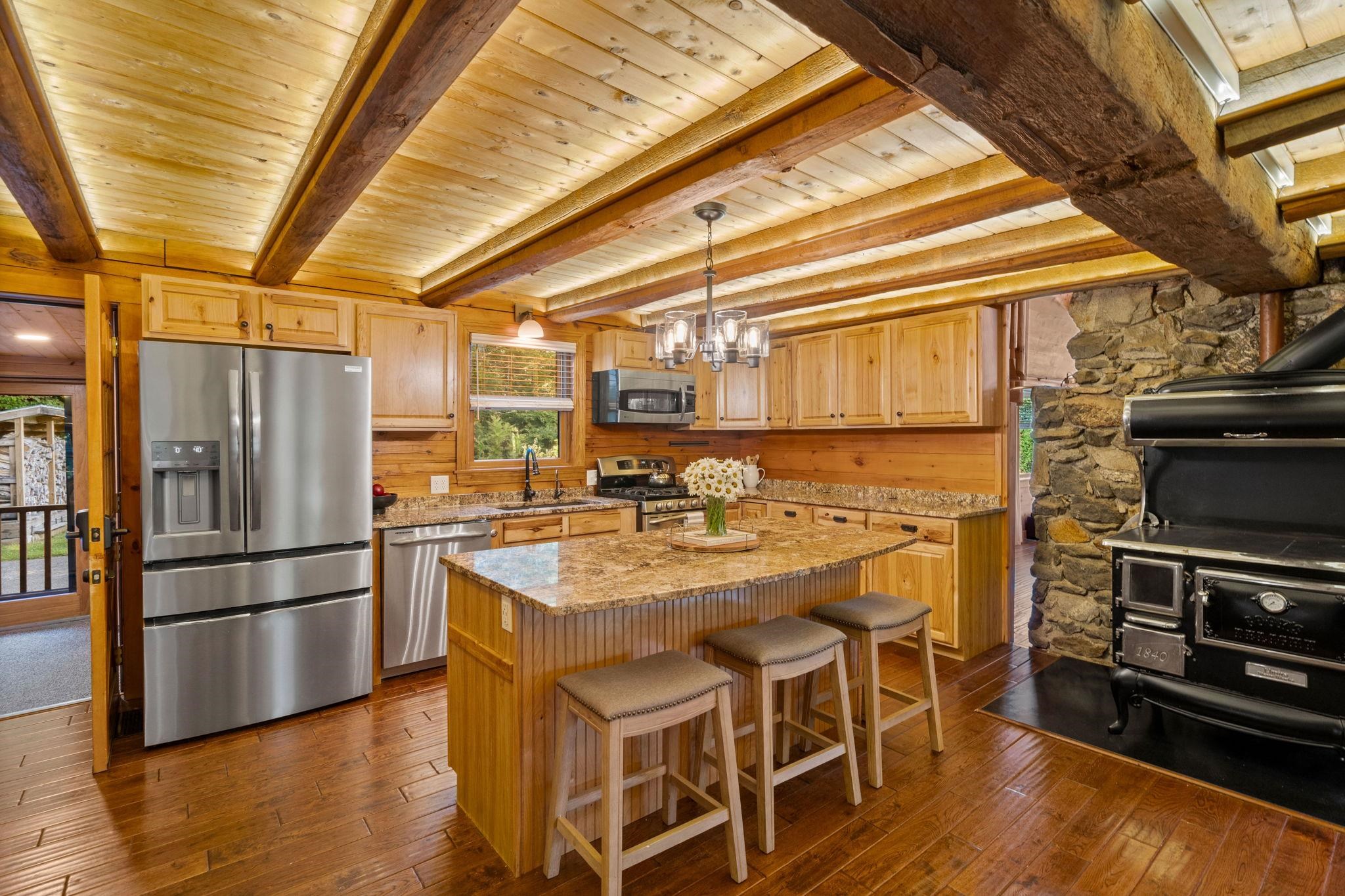 746 River Road Weare, NH 03281 - Photo 4 of 43