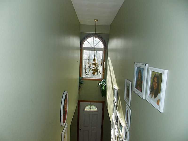 204 Mattity Road North Smithfield, RI 02896 - Photo 7 of 24 Entry.