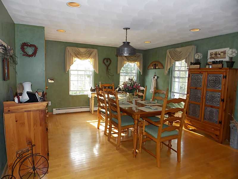 204 Mattity Road North Smithfield, RI 02896 - Photo 10 of 24 Dining Area.
