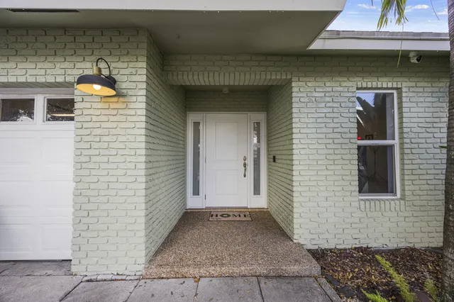 a view of entrance of the house