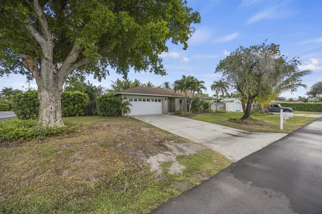 $695,000 | 2502 Southwest 11th Court, Boynton Beach, FL 33426