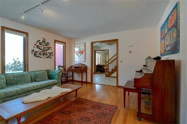 43 Wayside Road Westborough, MA 01581 - Photo 3 of 28 Gallery Image 3