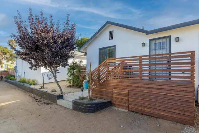 $2,500,000 | 376-378 Acacia Avenue, Carlsbad, CA 92008