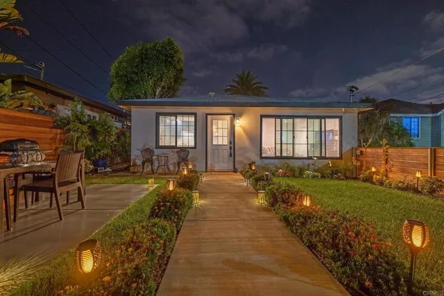 $2,500,000 | 376-378 Acacia Avenue, Carlsbad, CA 92008