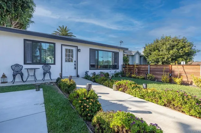 $2,500,000 | 376-378 Acacia Avenue, Carlsbad, CA 92008