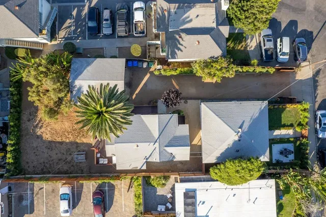 $2,500,000 | 376-378 Acacia Avenue, Carlsbad, CA 92008