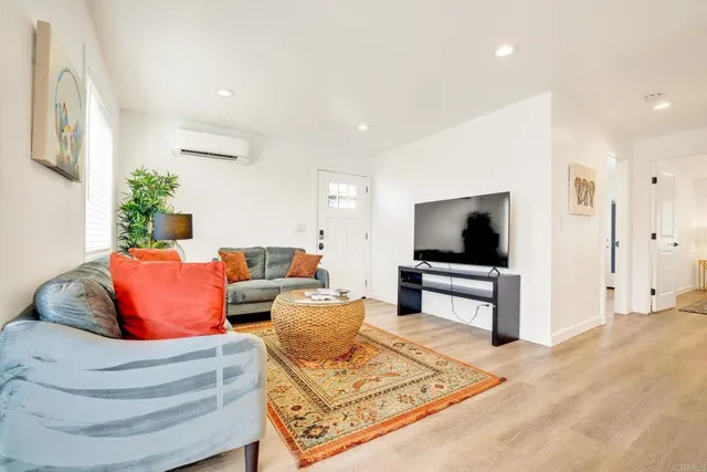 $2,500,000 | 376-378 Acacia Avenue, Carlsbad, CA 92008