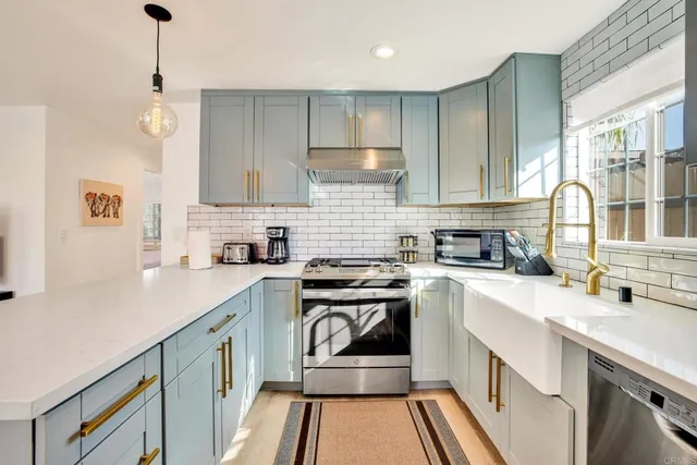 $2,500,000 | 376-378 Acacia Avenue, Carlsbad, CA 92008