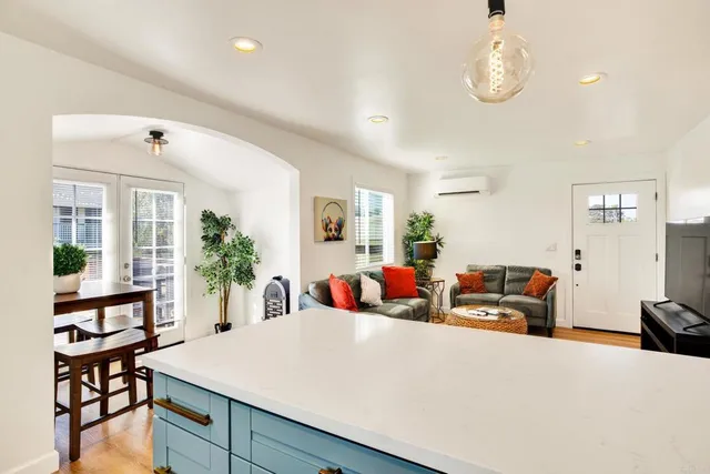 $2,500,000 | 376-378 Acacia Avenue, Carlsbad, CA 92008