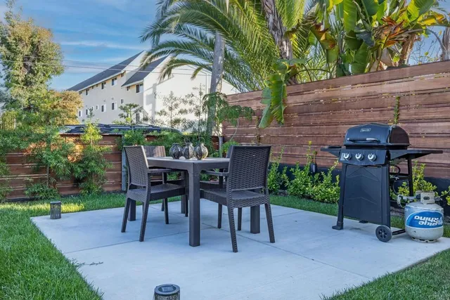 $2,500,000 | 376-378 Acacia Avenue, Carlsbad, CA 92008