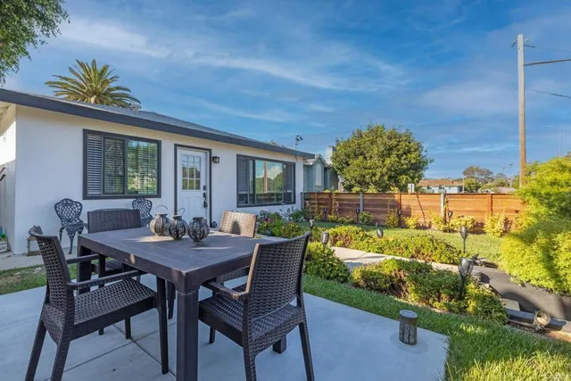 $2,500,000 | 376-378 Acacia Avenue, Carlsbad, CA 92008