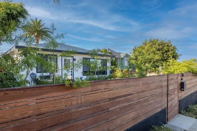 $2,500,000 | 376-378 Acacia Avenue, Carlsbad, CA 92008