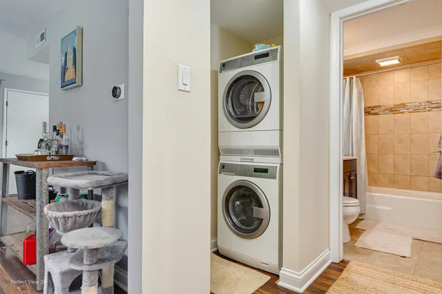 a view of a bedroom with washer and dryer