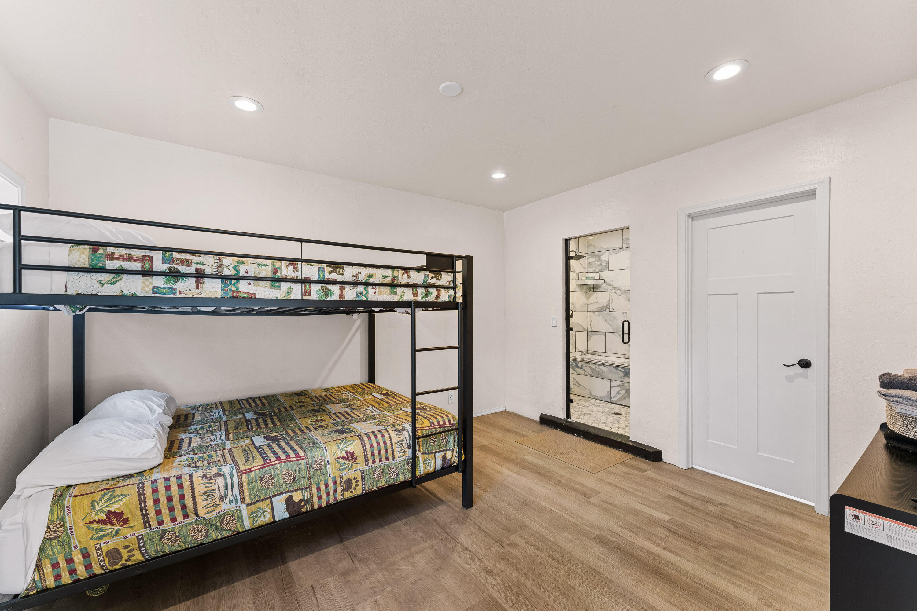 7201 Crowfoot Road Trail, OR 97541 - Photo 17 of 56 a bedroom with a bed and a window