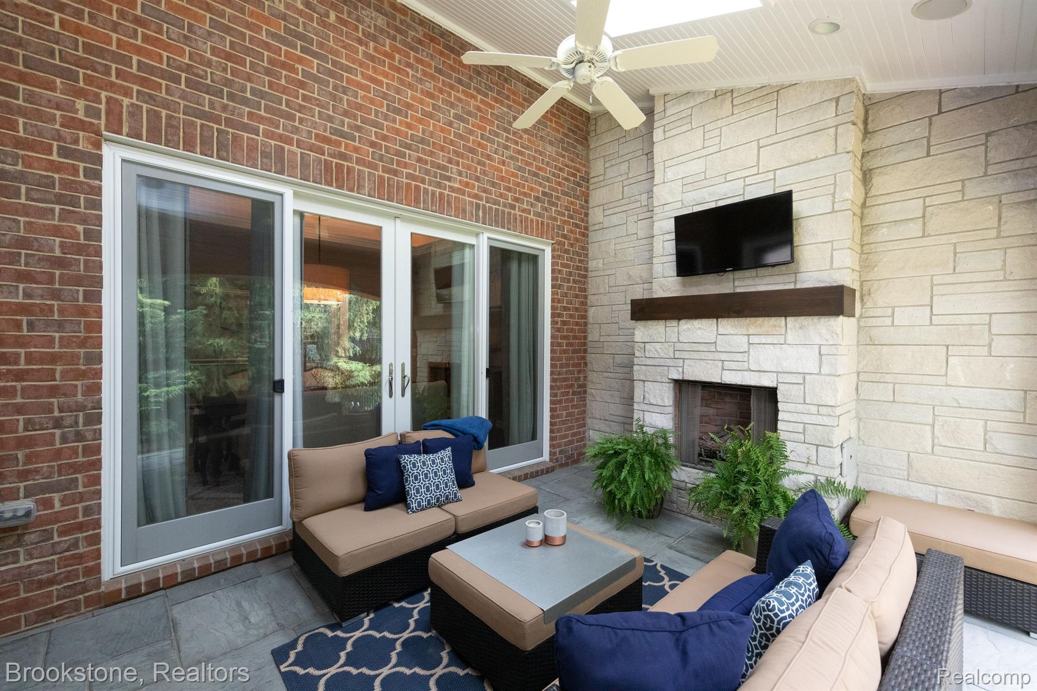 830 Cumberland Ridge Court Rochester, MI 48307 - Photo 3 of 39 Beyond family and dining resides the loggia