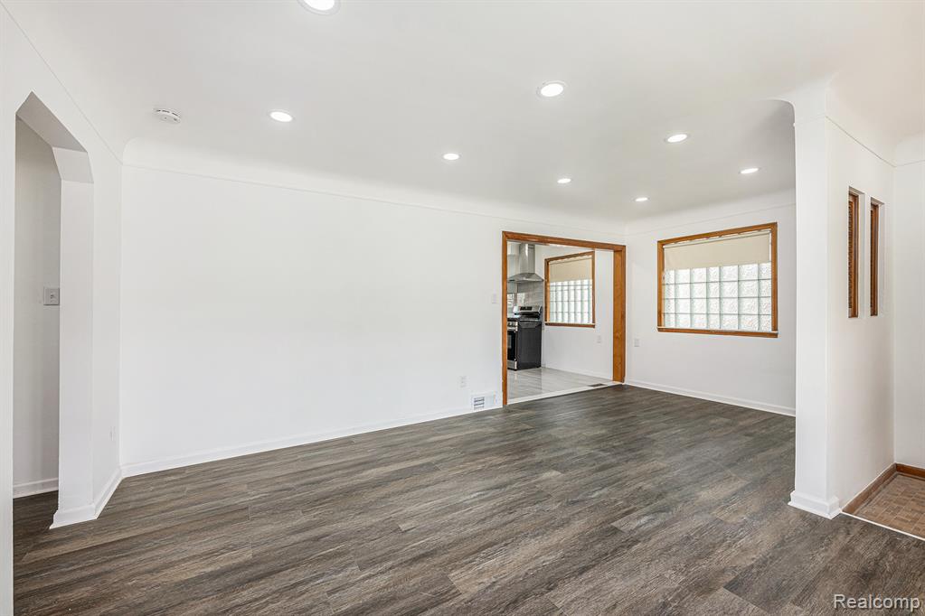 5239 East Thirteen Mile Road Warren, MI 48092 - Photo 5 of 16