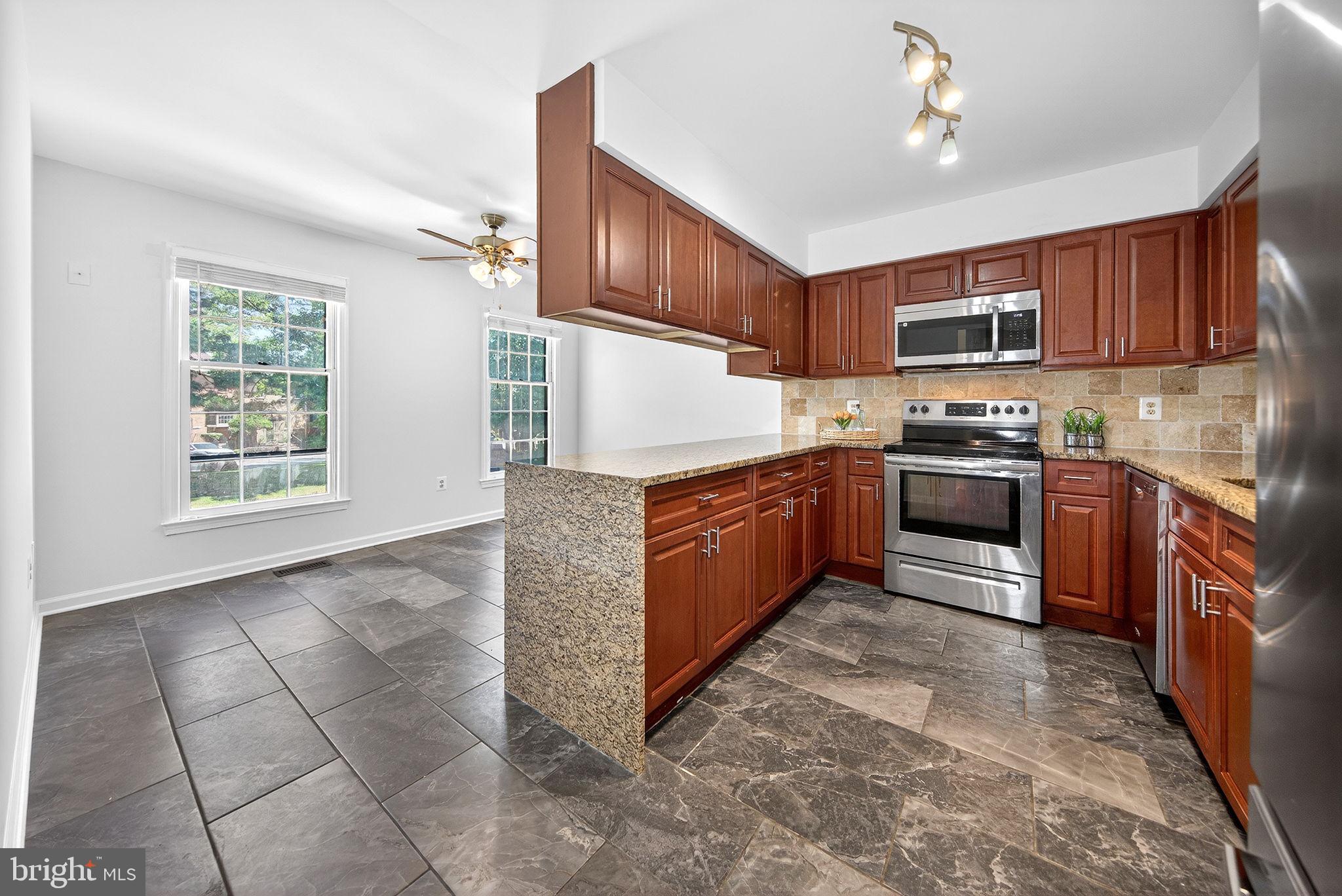 4867 Carriagepark Road Fairfax, VA 22032 - Photo 7 of 50