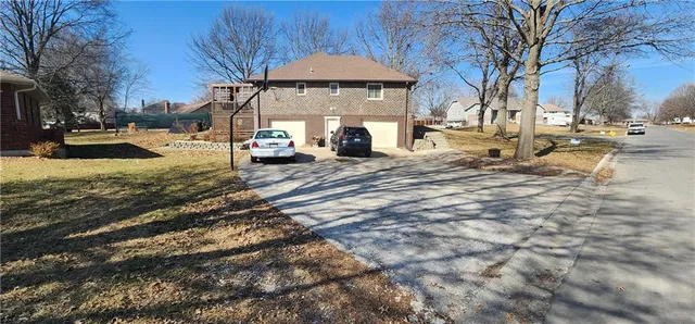 $338,000 | 500 Opera House Lane, Odessa, MO 64076