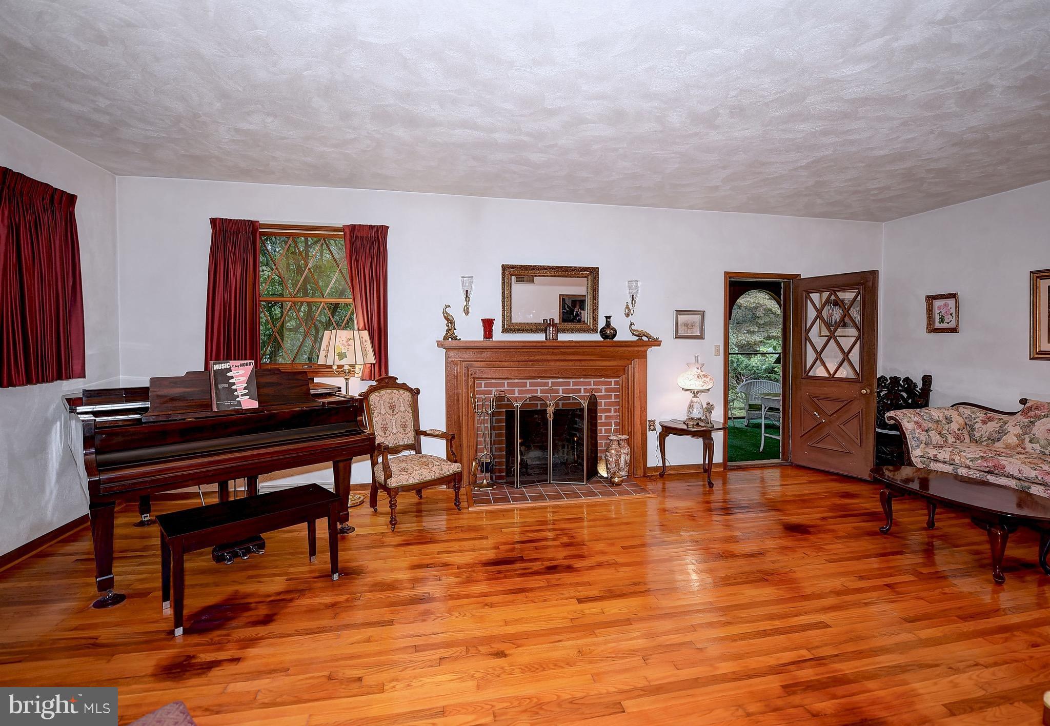 1207 Old Pylesville Road Whiteford, MD 21160 - Photo 10 of 29 Living Room