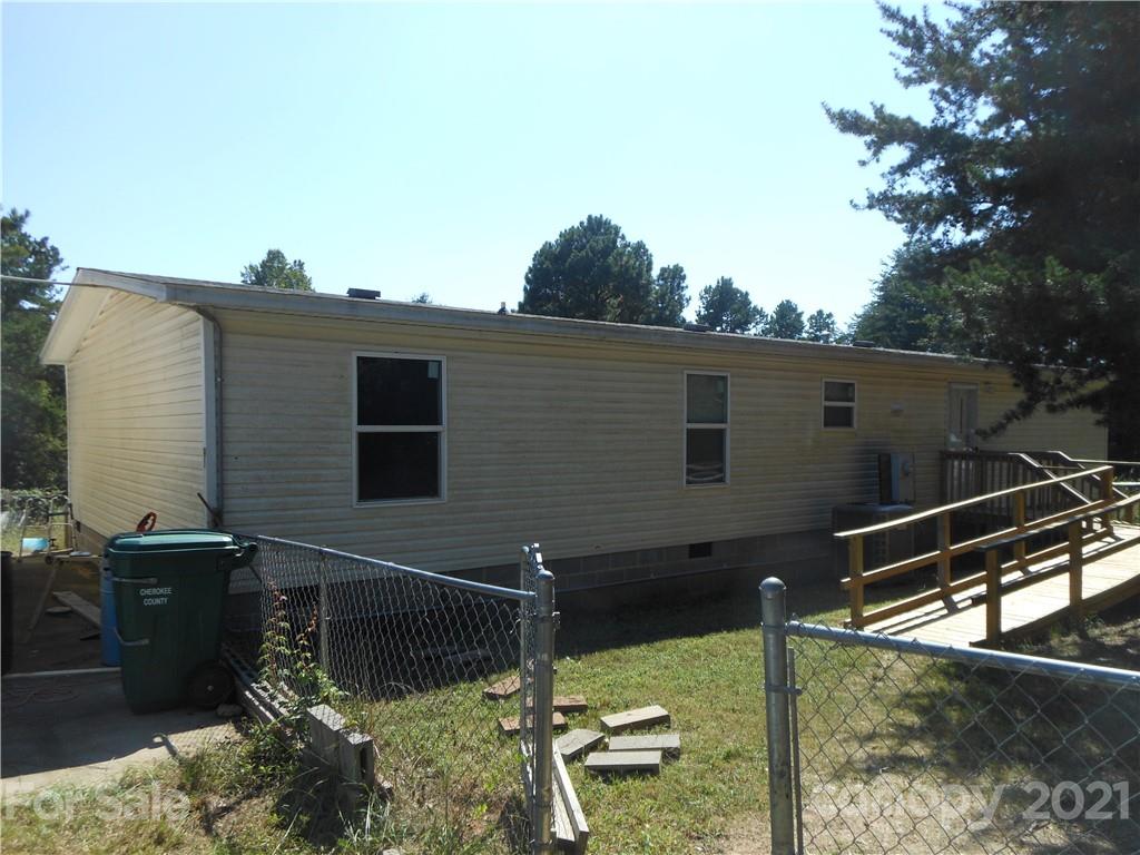 91 Foster Lake Road Blacksburg, SC 29702 - Photo 2 of 31 a backyard of a house