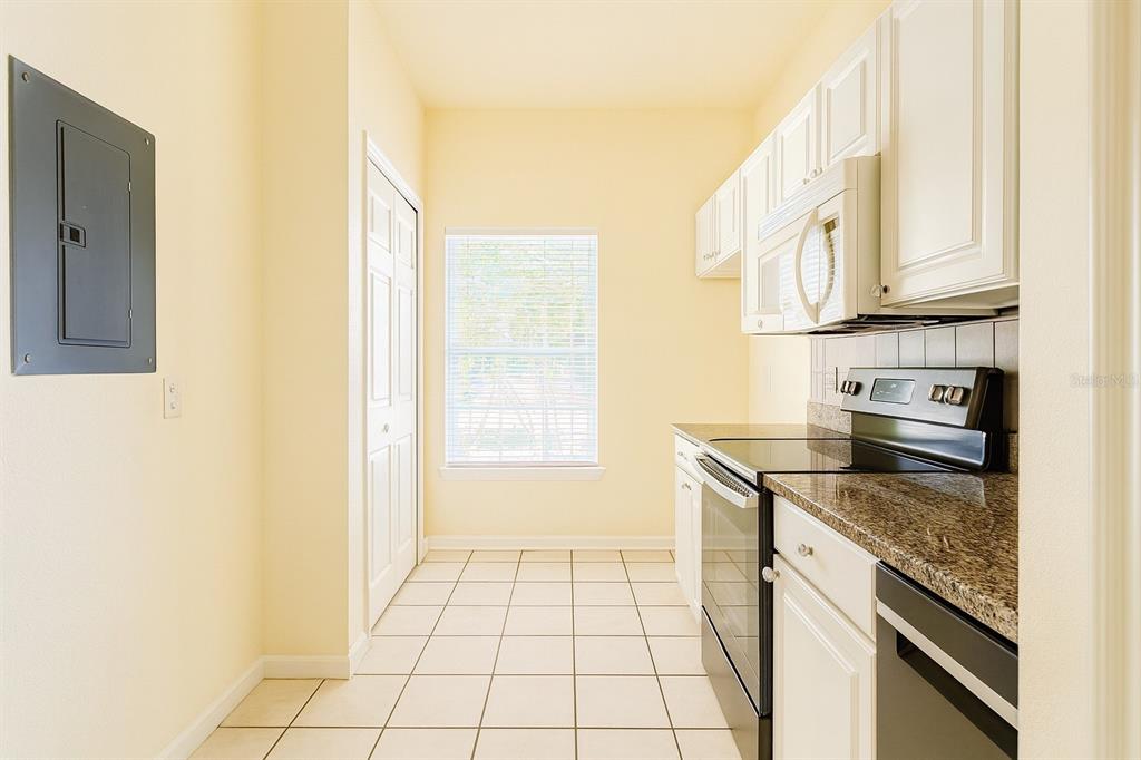 4877 Northwest 42nd Road, Unit 106 Gainesville, FL 32606 - Photo 3 of 27 Gallery Image 3