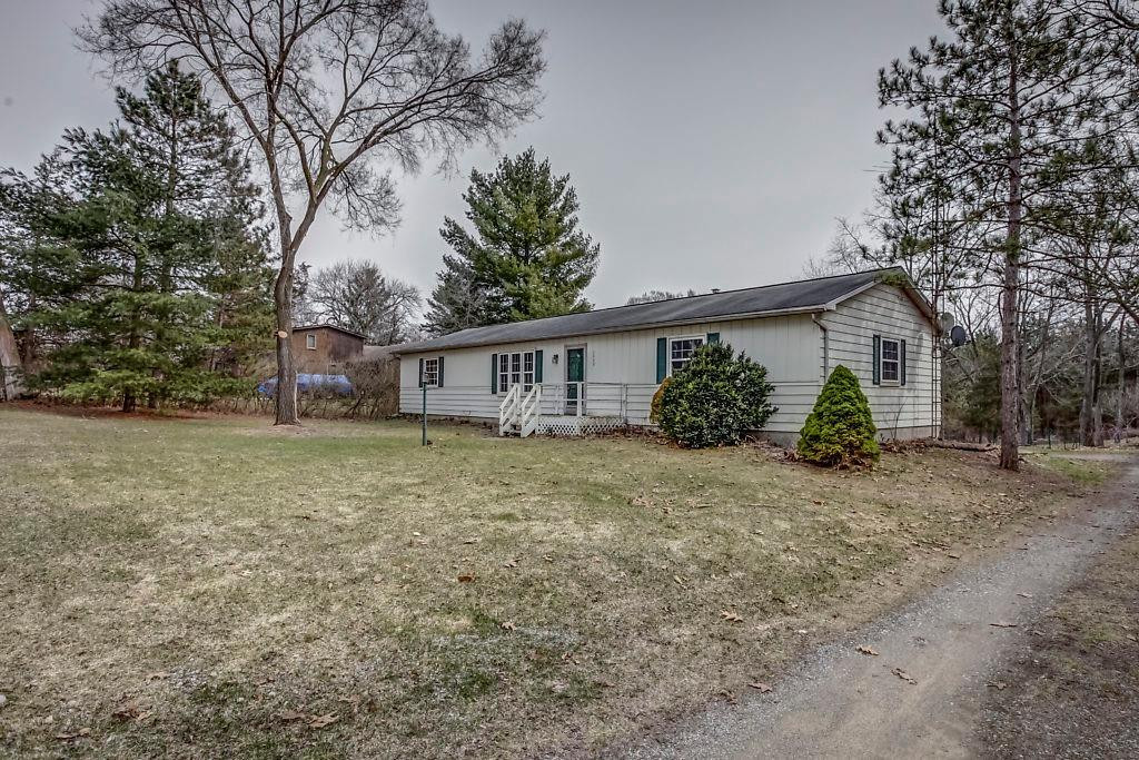 7400 Centerhill Road Brighton, MI 48116 - Photo 3 of 25 Photo 3