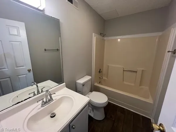 $1,100 | 2909 Spring Garden Street, Greensboro, NC 27403