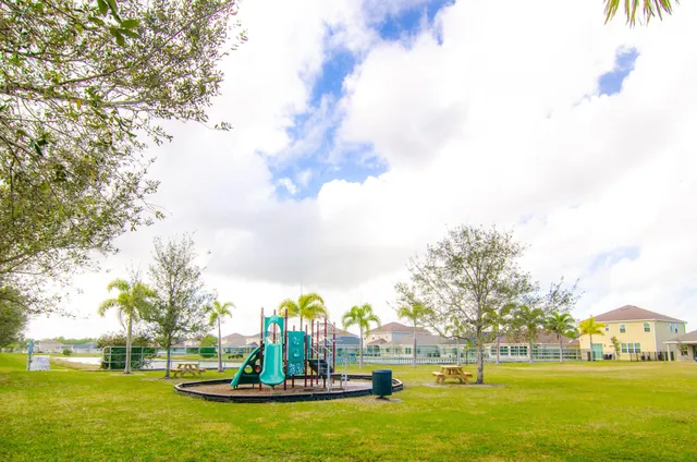 $2,800 | 5600 Northwest Pine Trail Circle, Port St. Lucie, FL 34983