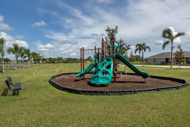 $2,800 | 5600 Northwest Pine Trail Circle, Port St. Lucie, FL 34983