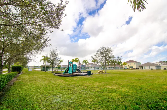 $2,800 | 5600 Northwest Pine Trail Circle, Port St. Lucie, FL 34983