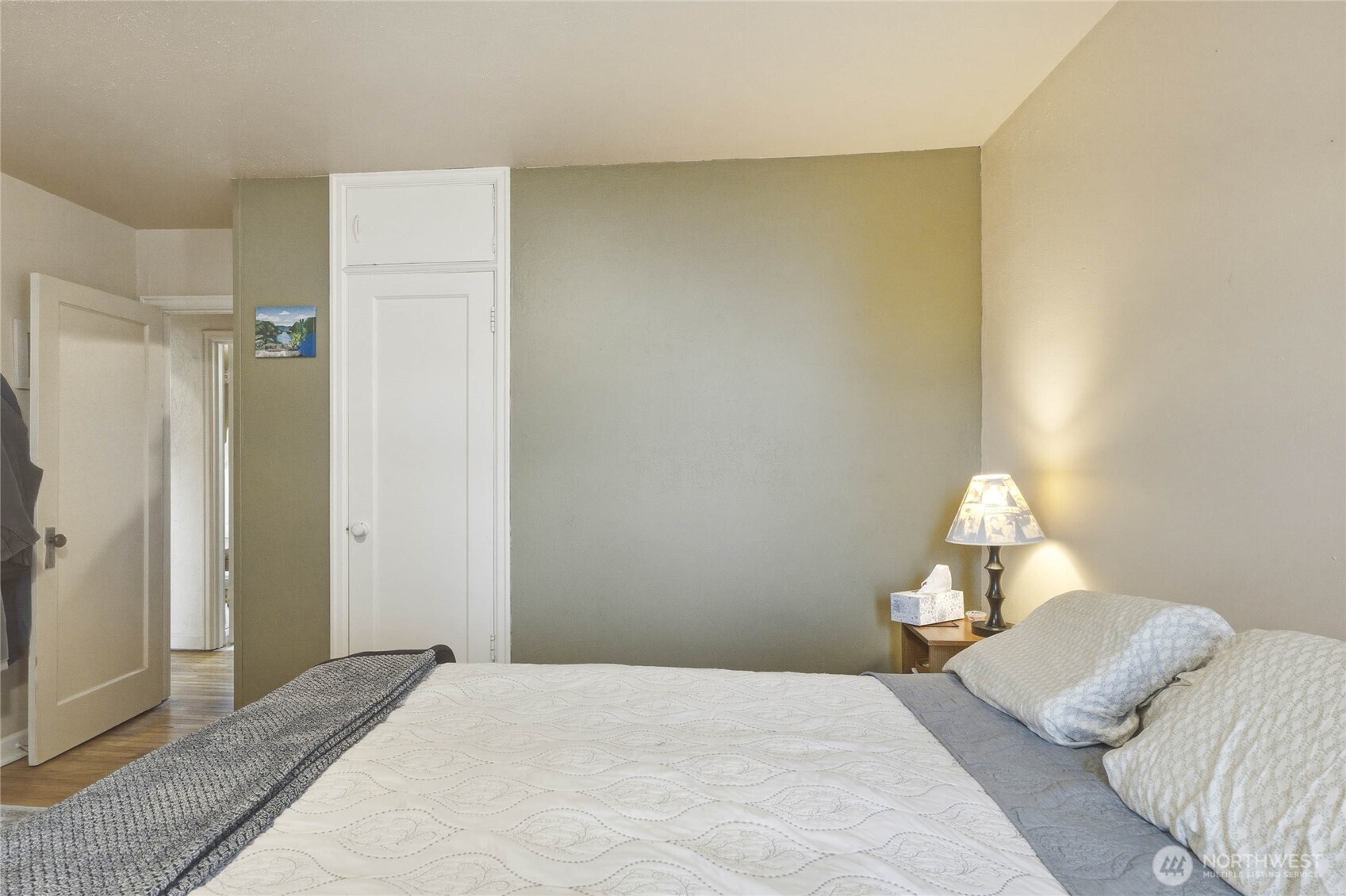 462 Beach Street Pateros, WA 98846 - Photo 22 of 30 a bedroom with a bed and a mirror