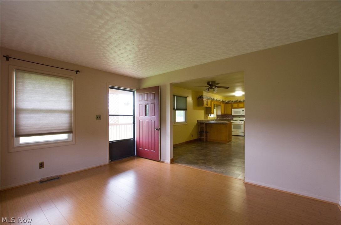 6513 Center Road Ashtabula, OH 44004 - Photo 11 of 22 Living room