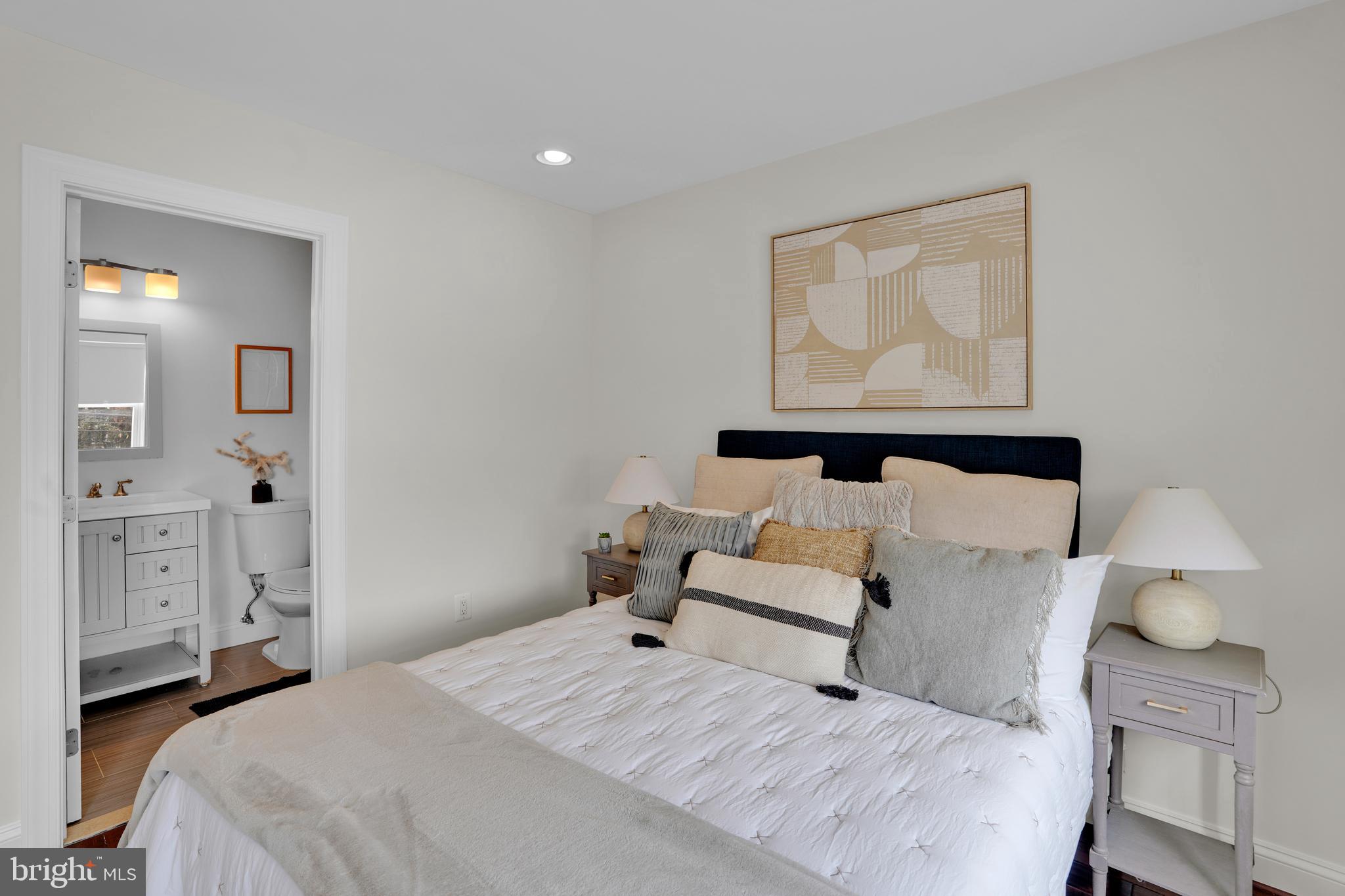 5132 7th Street Northwest Washington, DC 20011 - Photo 18 of 34 a bedroom with a bed and lamp