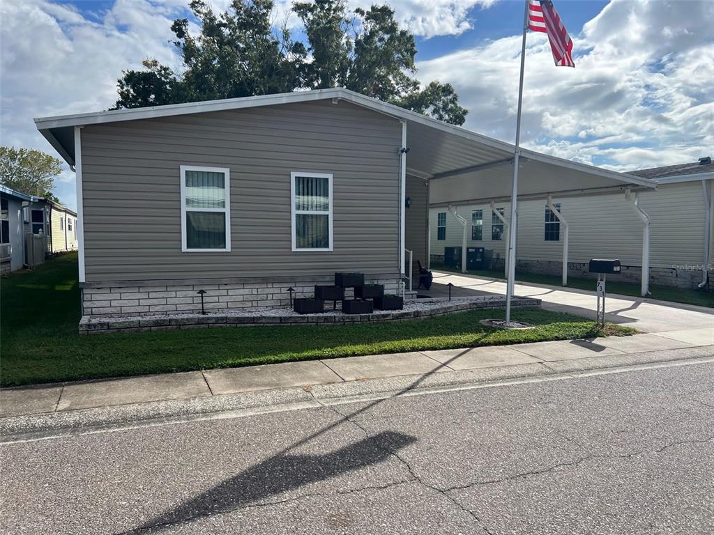1001 Starkey Road, Unit 731 Largo, FL 33771 - Photo 1 of 35 a backyard of a house