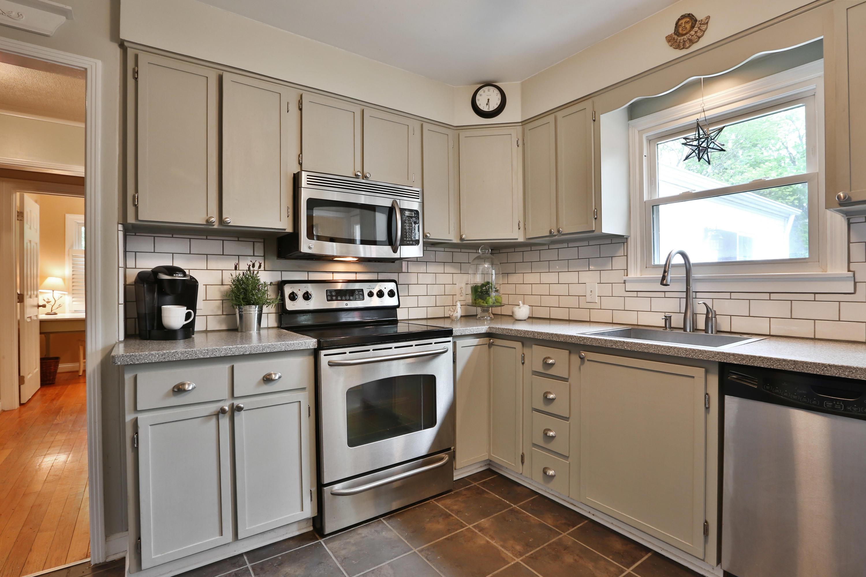 6464 Linworth Road Columbus, OH 43085 - Photo 12 of 39