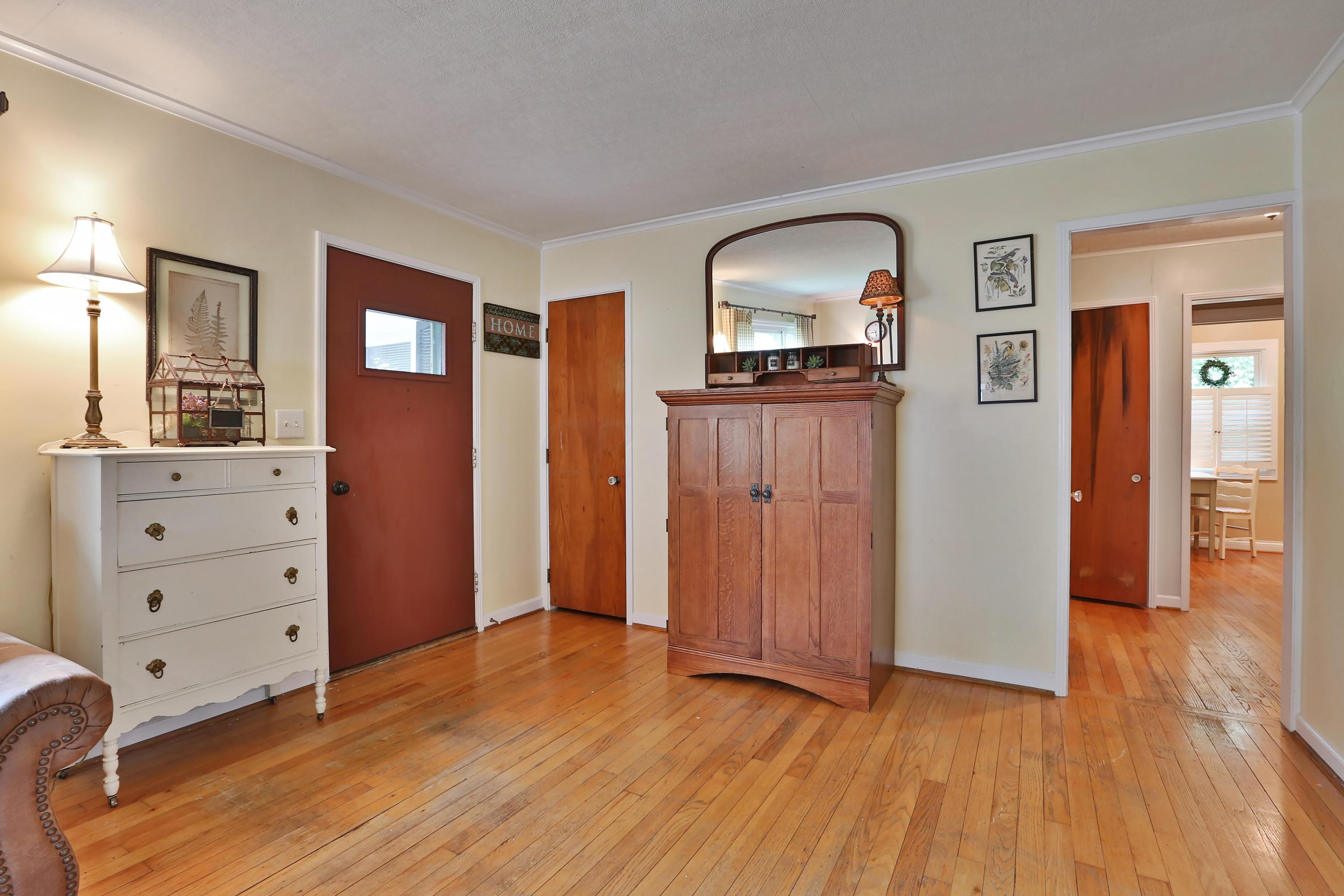 6464 Linworth Road Columbus, OH 43085 - Photo 5 of 39