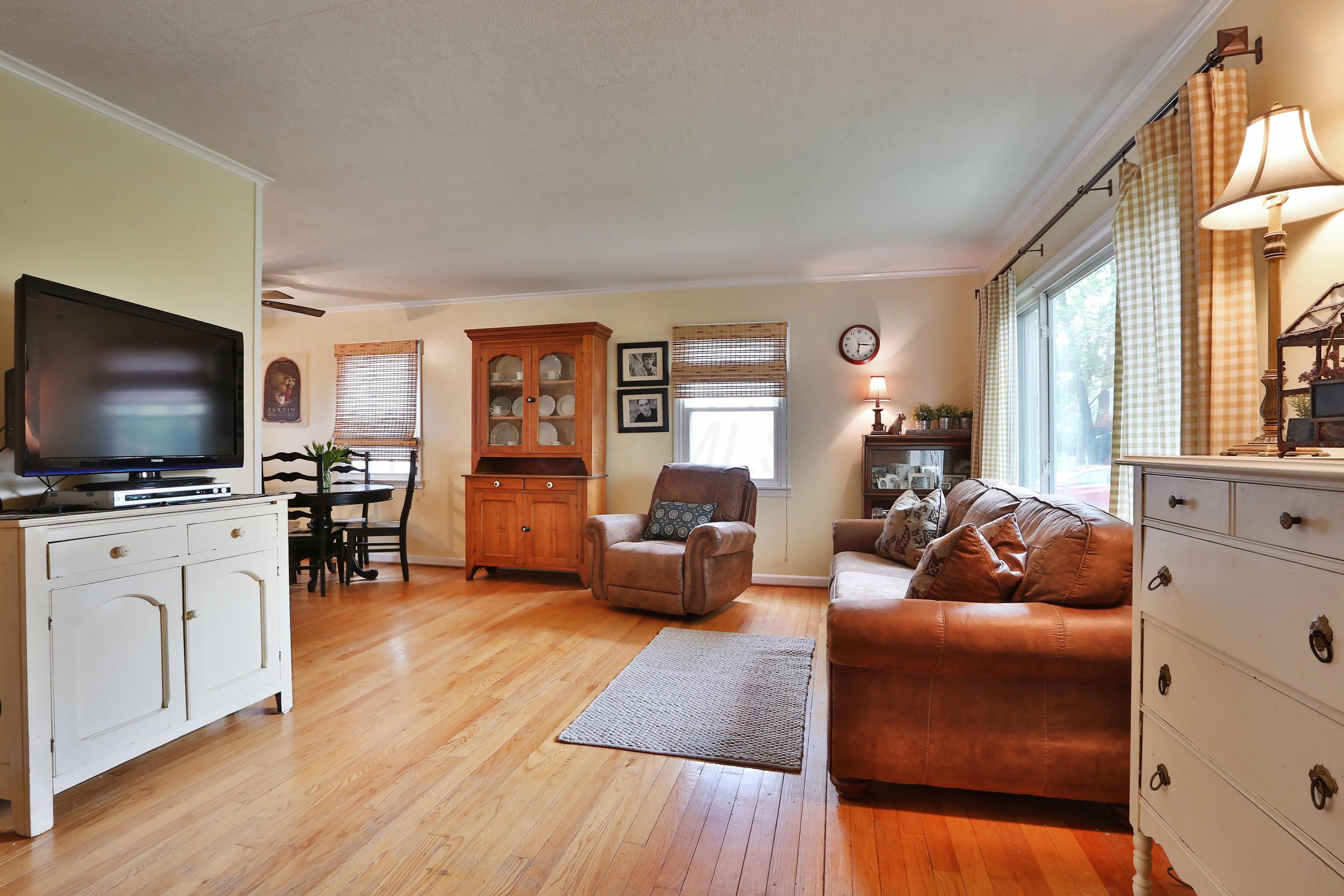 6464 Linworth Road Columbus, OH 43085 - Photo 6 of 39