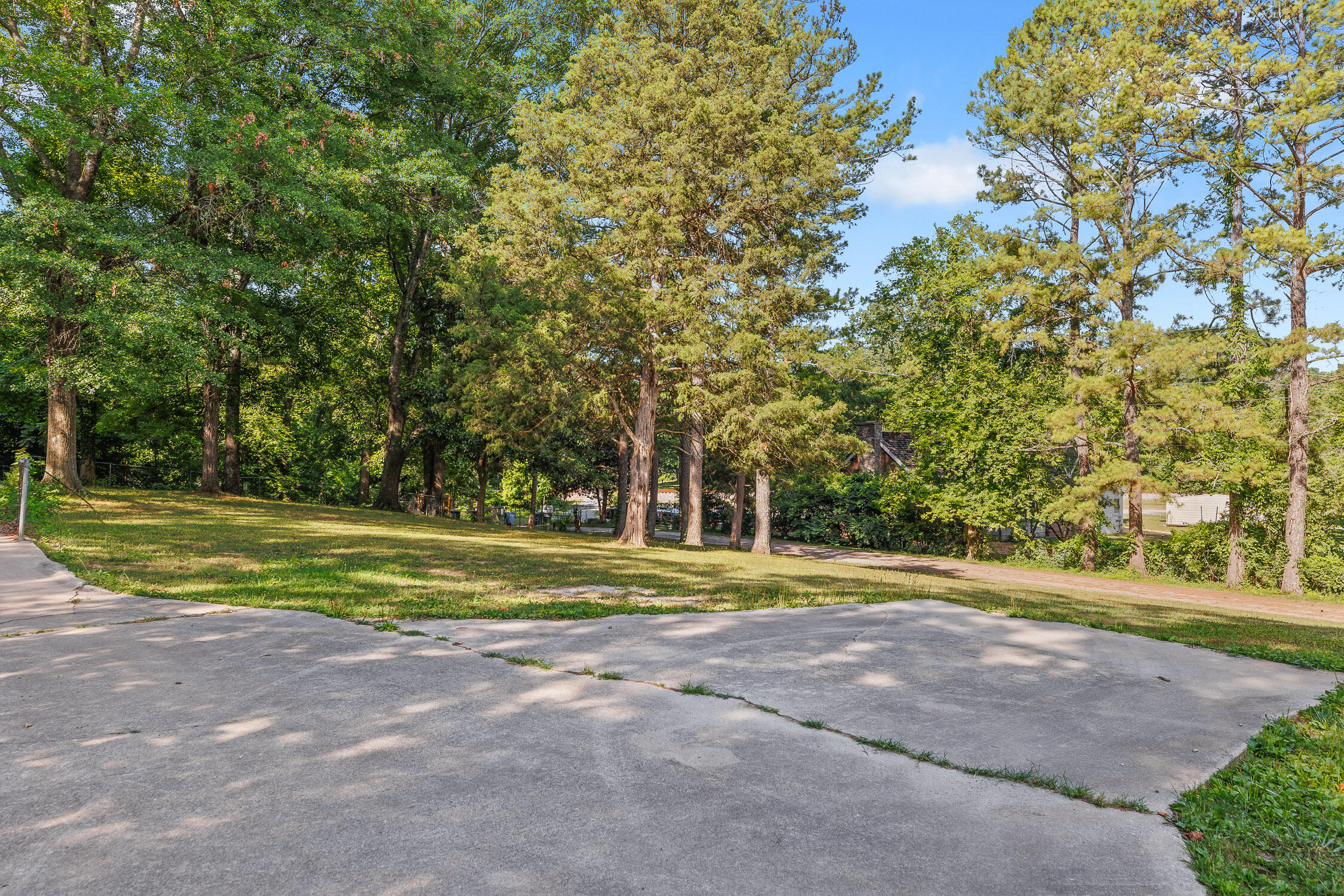 927 North Sanctuary Road Chattanooga, TN 37421 - Photo 4 of 32 Santuary-26