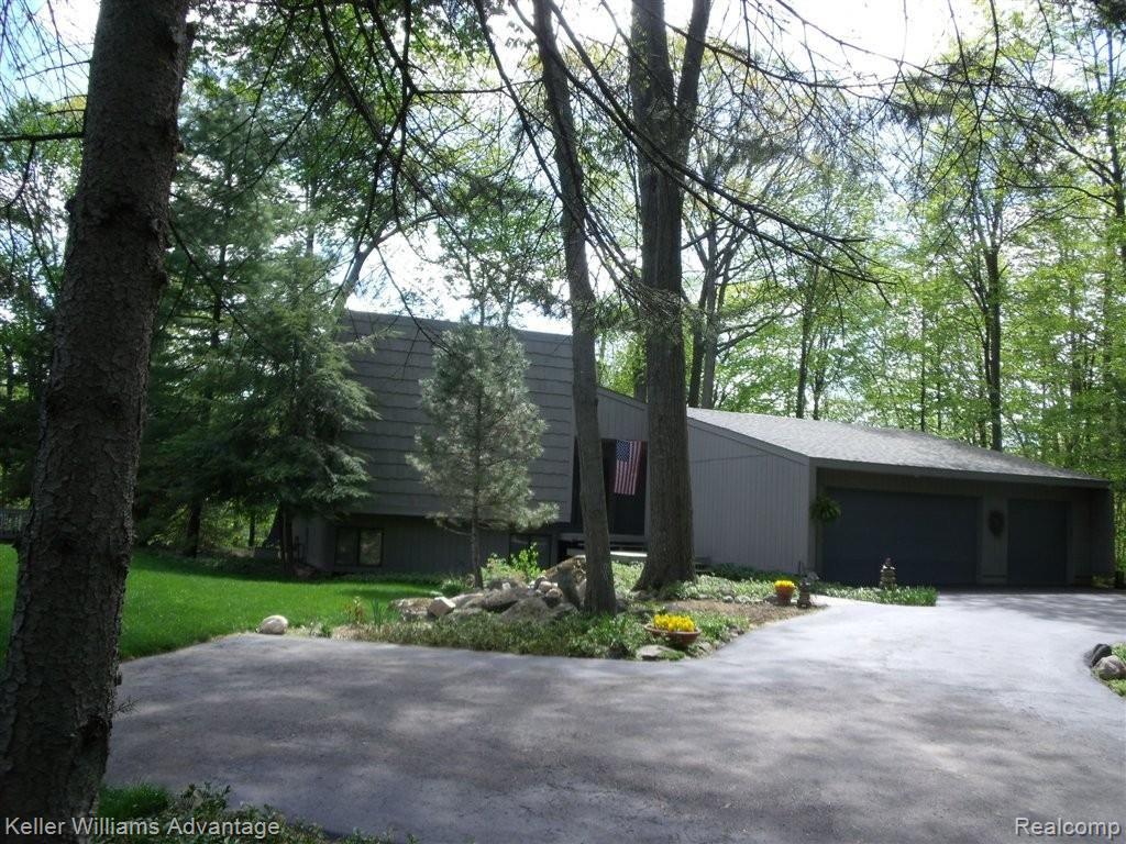 34424 Quaker Valley Road Farmington, MI 48331 - Photo 1 of 19 Front