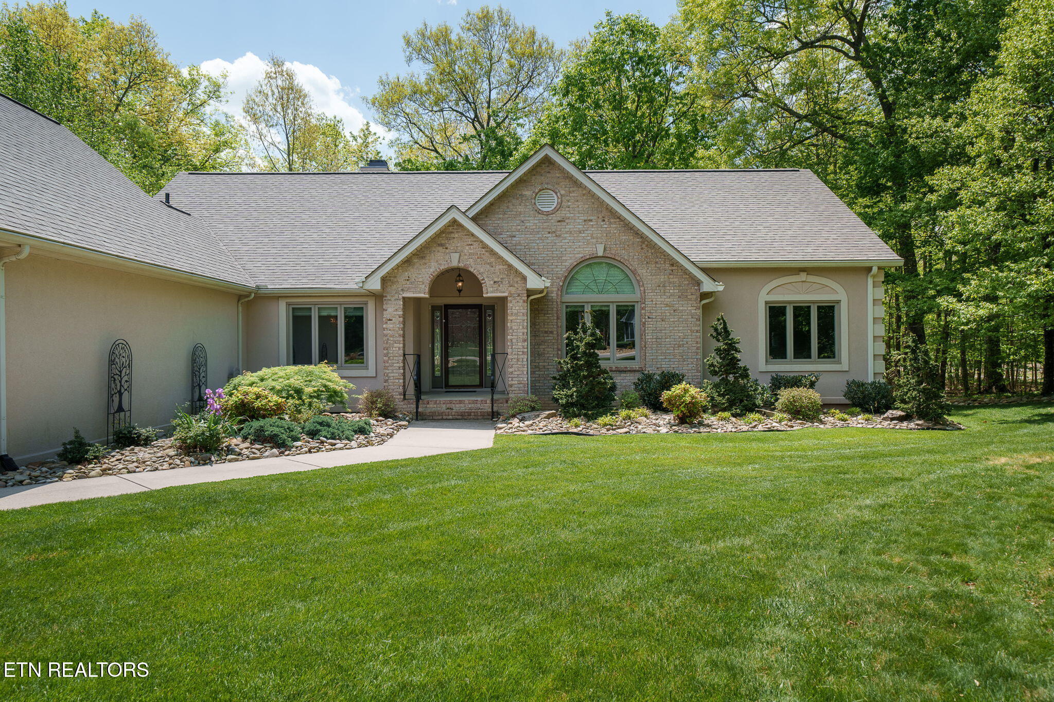 104 Hickory Ridge Lane Crossville, TN 38558 - Photo 2 of 53 Front of house (2)
