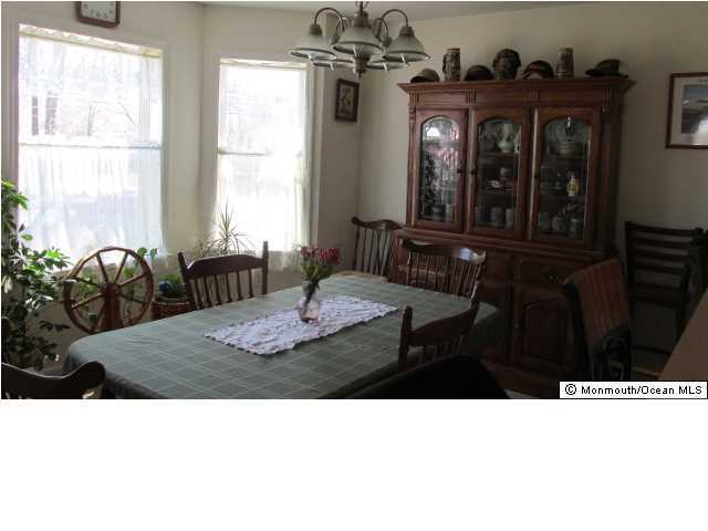 424 Diamond Road Jackson, NJ 08527 - Photo 4 of 22 a living room with furniture and window